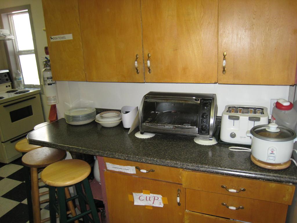 Kelowna Okanagan Lake Hostel Екстер'єр фото
