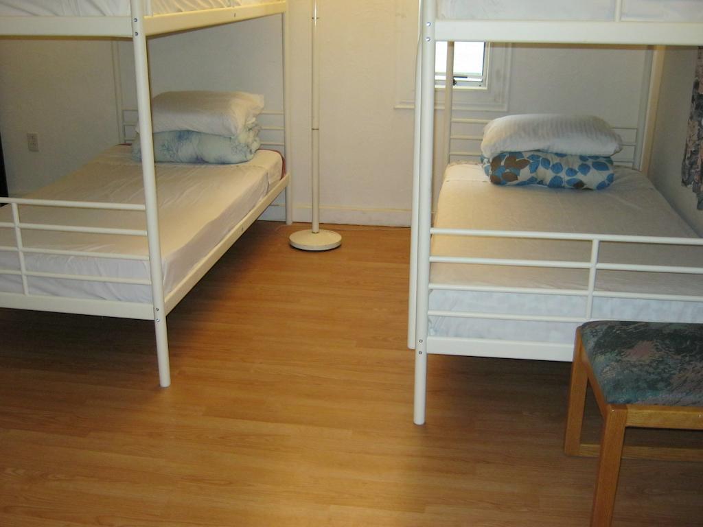 Kelowna Okanagan Lake Hostel Екстер'єр фото