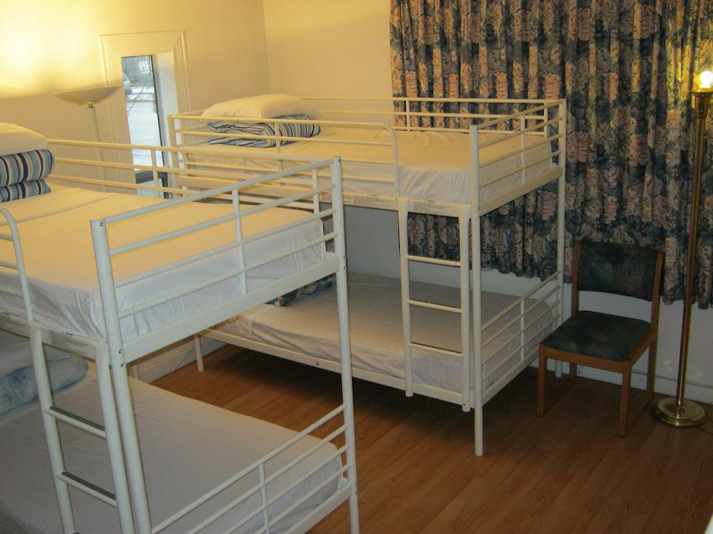 Kelowna Okanagan Lake Hostel Номер фото