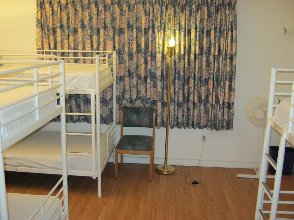 Kelowna Okanagan Lake Hostel Номер фото