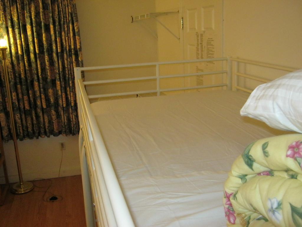 Kelowna Okanagan Lake Hostel Екстер'єр фото