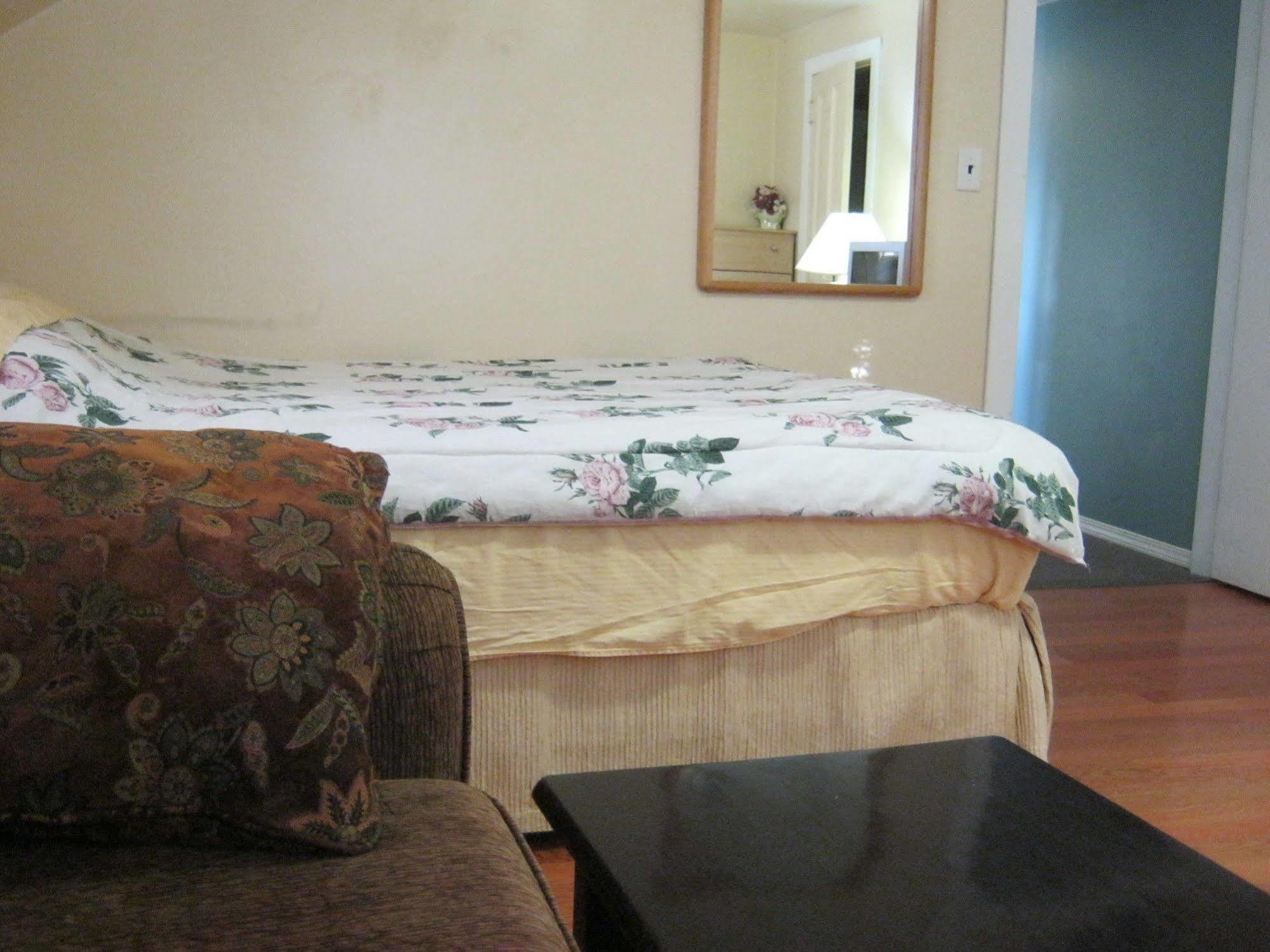 Kelowna Okanagan Lake Hostel Екстер'єр фото