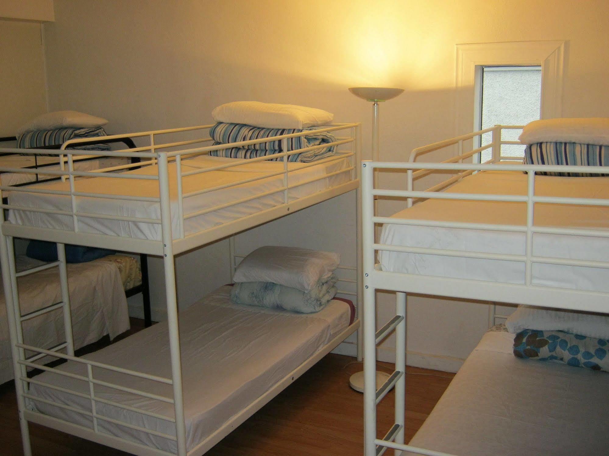 Kelowna Okanagan Lake Hostel Екстер'єр фото