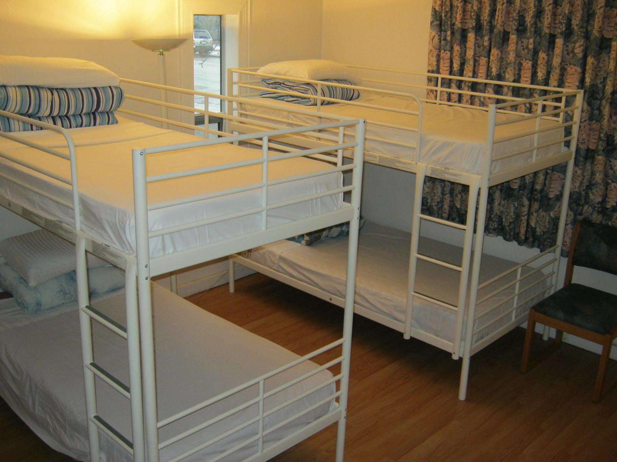 Kelowna Okanagan Lake Hostel Екстер'єр фото