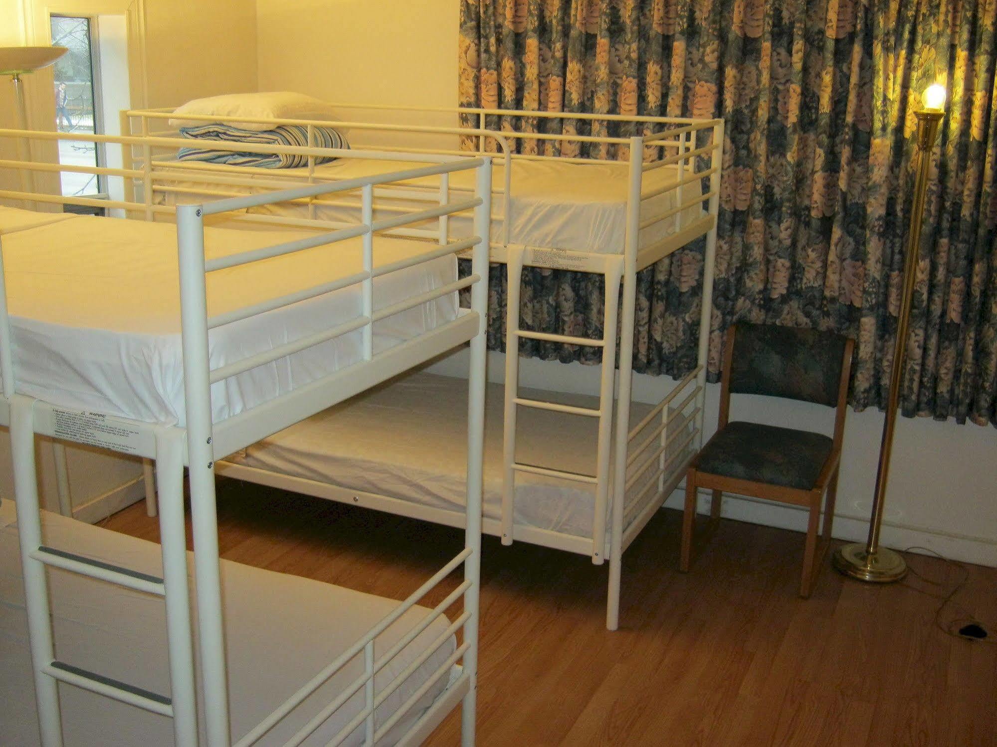 Kelowna Okanagan Lake Hostel Екстер'єр фото