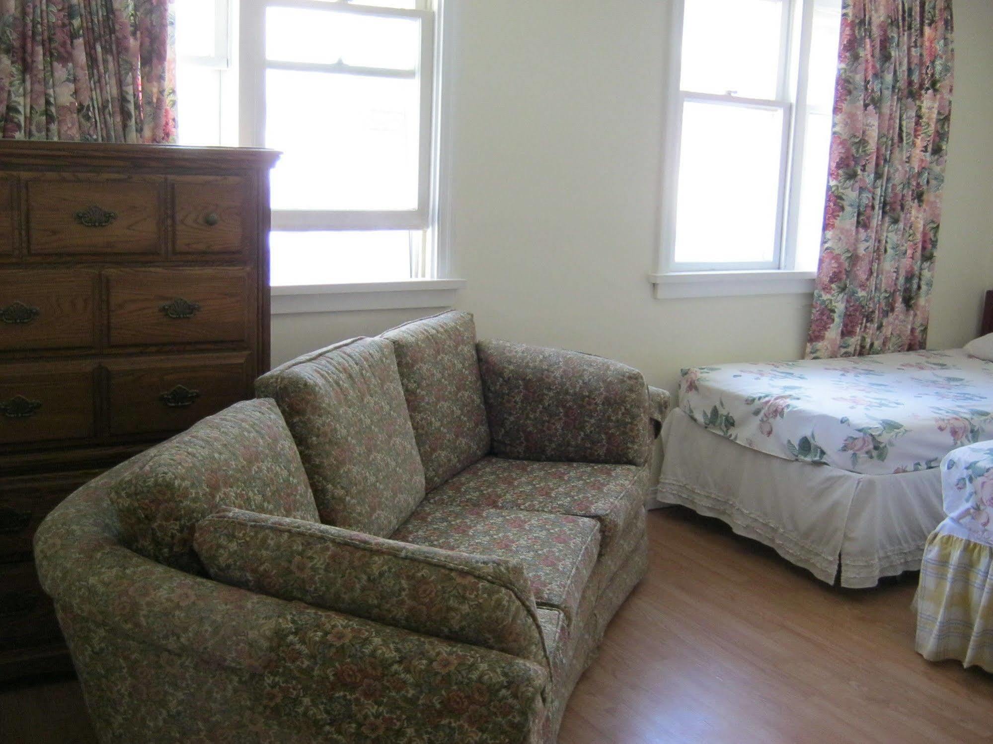 Kelowna Okanagan Lake Hostel Екстер'єр фото