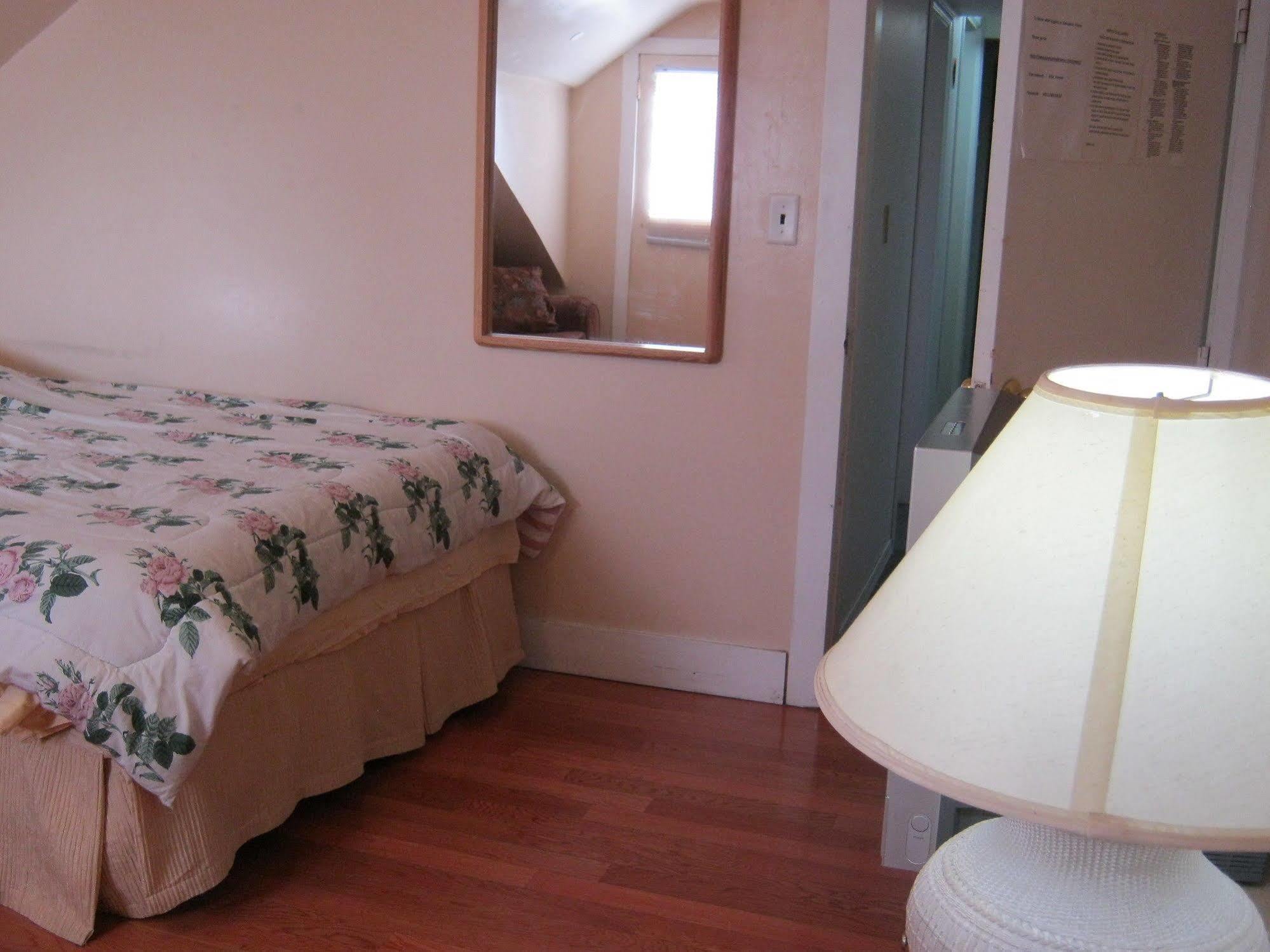 Kelowna Okanagan Lake Hostel Екстер'єр фото