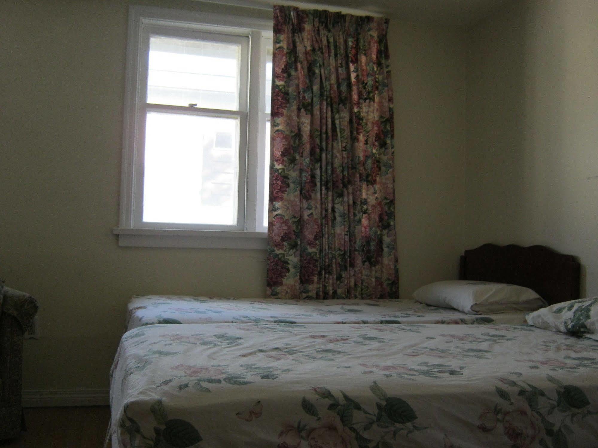 Kelowna Okanagan Lake Hostel Екстер'єр фото