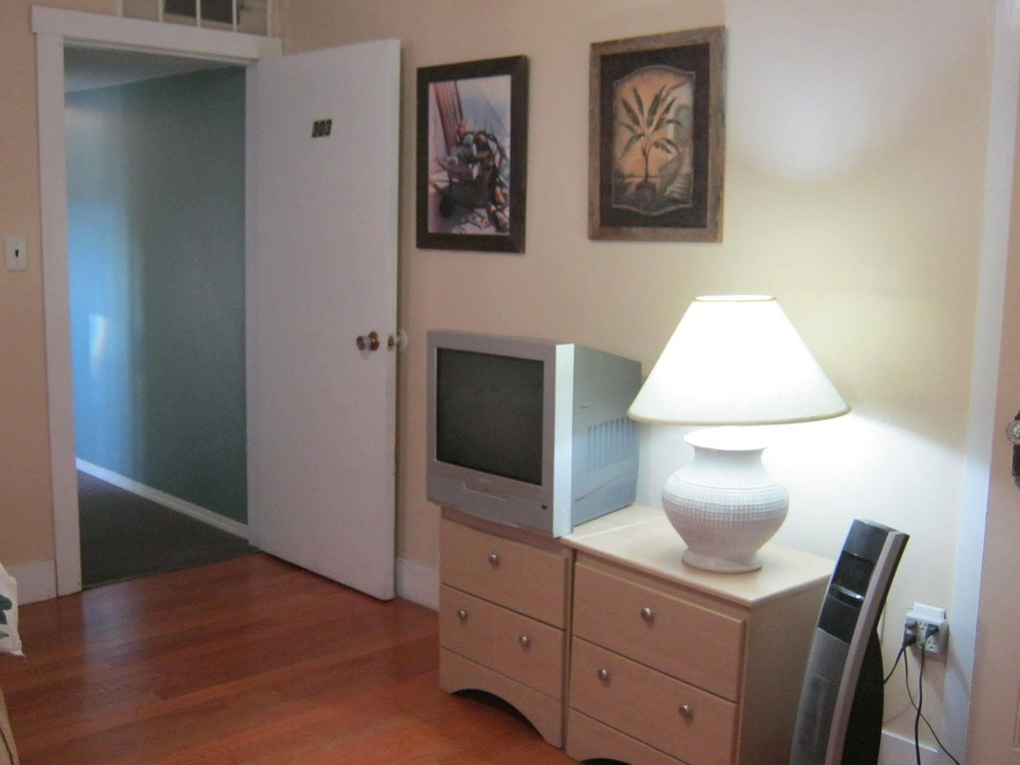 Kelowna Okanagan Lake Hostel Екстер'єр фото